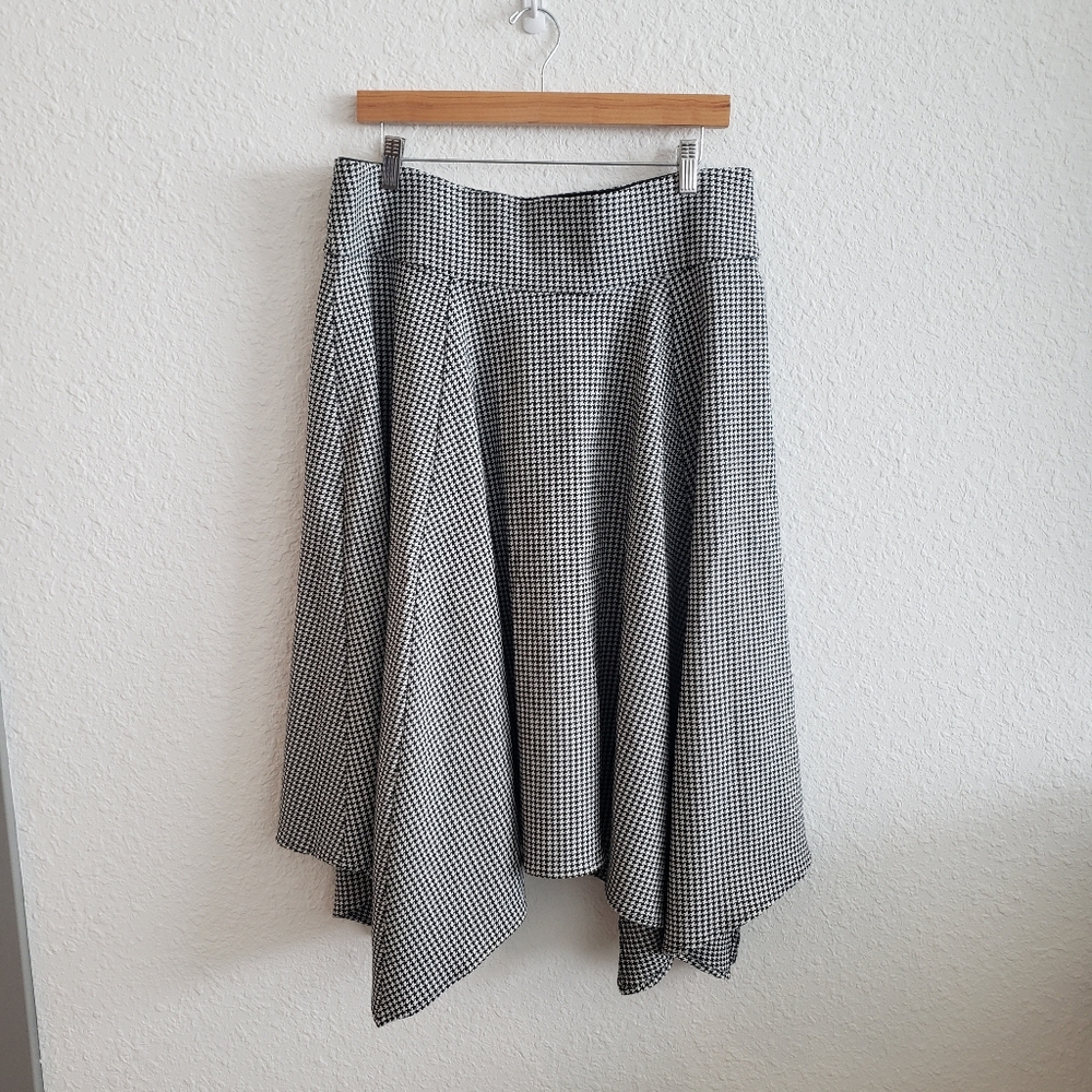 Lane Bryant Asymmetrical Houndstooth Skirt Elastic Waist size 14/16 - Picture 2 of 5